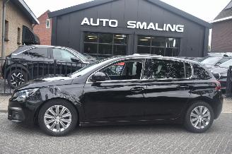 uszkodzony samochody osobowe Peugeot 308 1.2 Puretech Allure 131Pk *Navi/Clima 2019/4