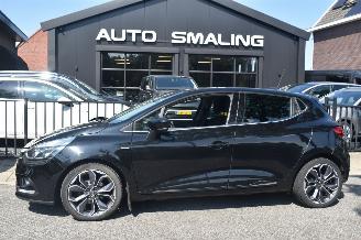 damaged passenger cars Renault Clio 1.5 Dci Ecoleader Limited 90Pk *Navi/Clima 2019/6