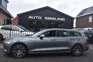 damaged passenger cars Volvo V-60 2.0 T6 Twin Engine AWD R-Design 253Pk *Navi/Clima/Camera/Leder/Stoelverwarming 2020/5
