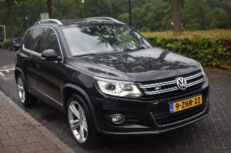 Volkswagen Tiguan 2.0 Tdi R-Line Edition 140Pk *Navi/Airco/Panorama picture 2