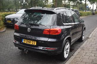 Volkswagen Tiguan 2.0 Tdi R-Line Edition 140Pk *Navi/Airco/Panorama picture 3