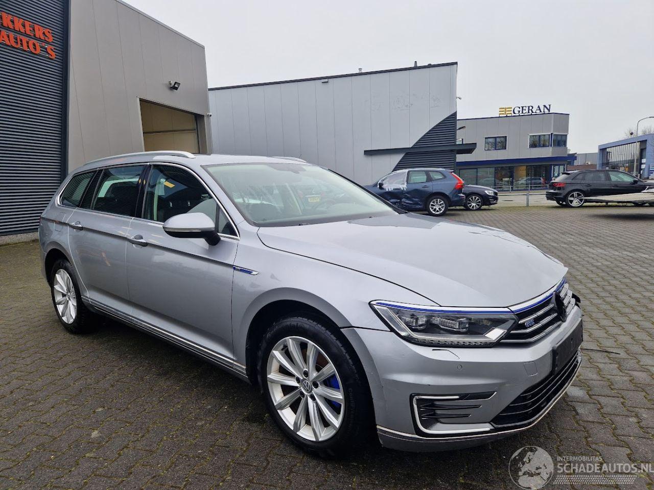 Volkswagen Passat GTE HYBRIDE / SPORTLEER / PANORAMA