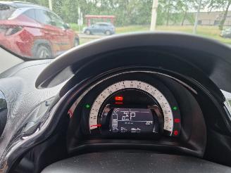 Renault Twingo Z.E. R80 Urban Night Camera / Navigatie / Airco ECC / Park.sensoren / 16\" LMV picture 16