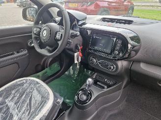 Renault Twingo Z.E. R80 Urban Night Camera / Navigatie / Airco ECC / Park.sensoren / 16\" LMV picture 10