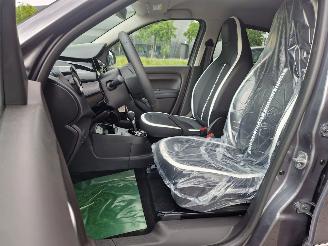 Renault Twingo Z.E. R80 Urban Night Camera / Navigatie / Airco ECC / Park.sensoren / 16\" LMV picture 12