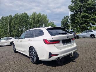 BMW 3-serie 2.0LTr 115KW AUTOM / SPORTLEER / HEAD UPP / ZWARTE HEMEL picture 3