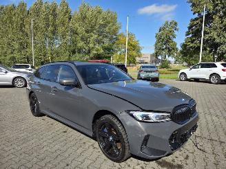 krockskadad bil auto BMW 3-serie 330e TOURING / M-SPORT / PANO / HEAD UPP / DRAVITGRAU 2023/9