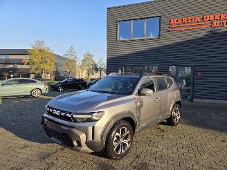 damaged passenger cars Dacia Duster 1.6 HYBRIDE / AUTOMAAT 2024/12