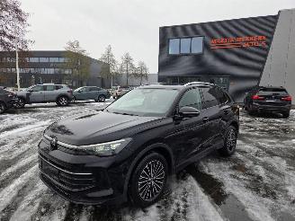 Vaurioauto  passenger cars Volkswagen Tiguan LEER / PANODAK / 18 DKM 2024/5