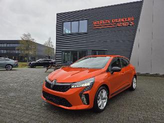 krockskadad bil auto Renault Clio  2024/4