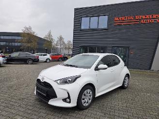 krockskadad bil auto Toyota Yaris 1.5 Benz 92kw  / CAMERA / CarPLAY / 17DKM 2024/5