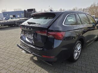 Skoda Octavia 1.5 TSi 110kw / CAMERA / NAVI picture 13