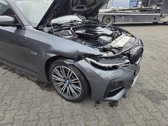 BMW 3-serie 330e X-DRIVE / M-SPORT / PANO / HEAD UPP picture 23
