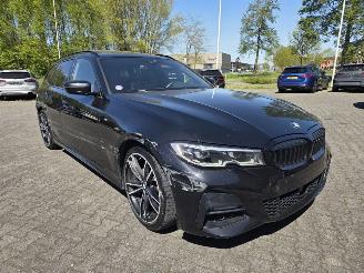 BMW 3-serie 320i -135KW M-SPORT / PANO /AUTOM picture 9