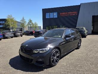 Vaurioauto  passenger cars BMW 3-serie 320i -135KW M-SPORT / PANO /AUTOM 2021/6