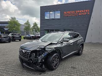 krockskadad bil auto Hyundai Tucson 100kw HYBR-DIESEL / LEER / PANO / AUTOM / 49 DKM 2021/2
