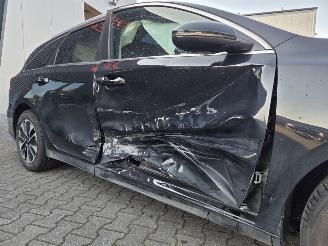 Kia Ceed PLUG-IN  HYBRIDE / AUTOMAAT / 34 DKM picture 13