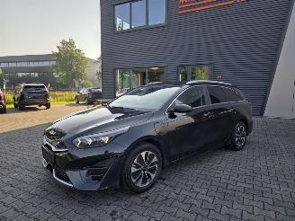 Kia Ceed PLUG-IN  HYBRIDE / AUTOMAAT / 34 DKM picture 2