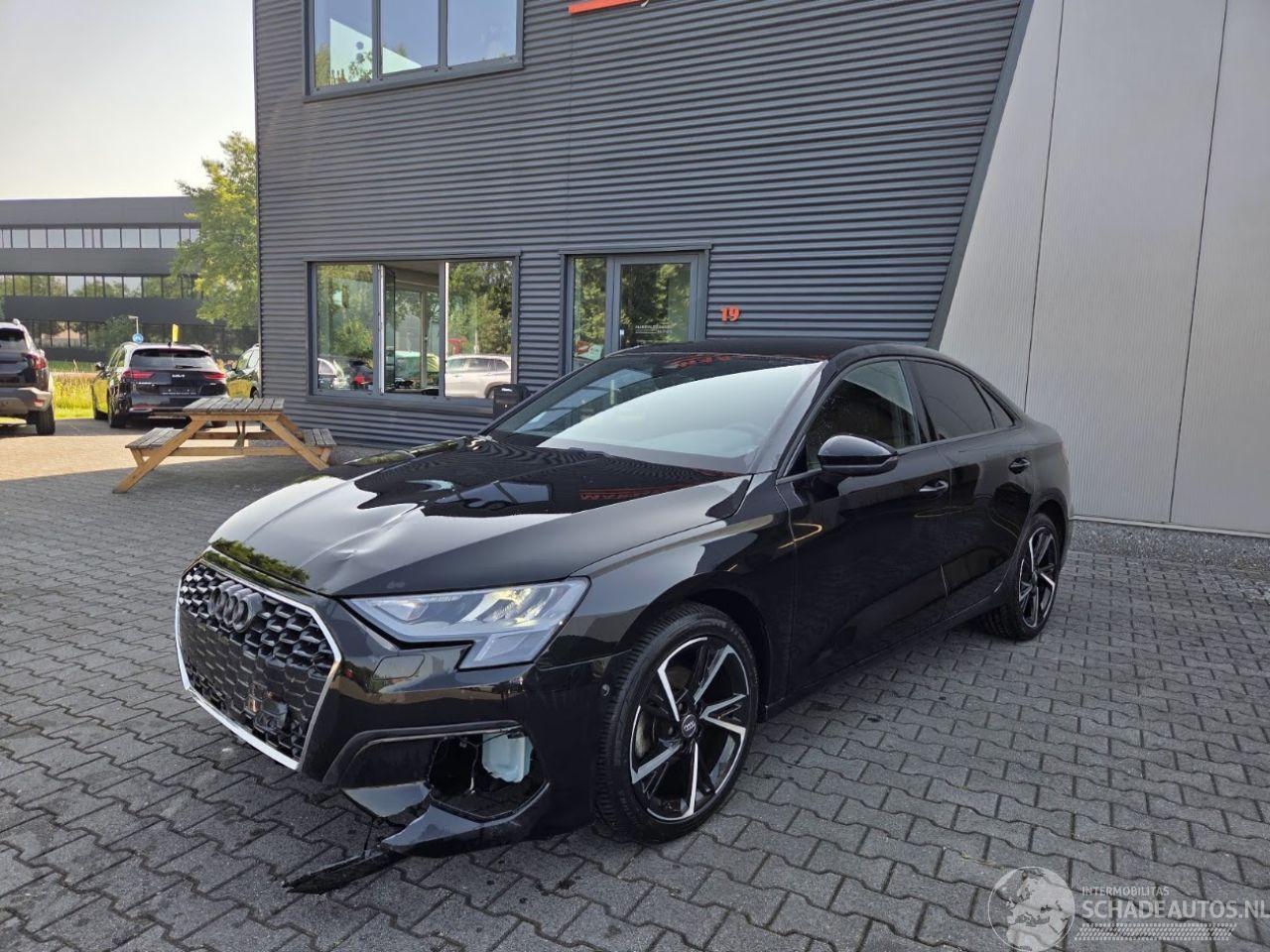 Audi A3 1.5 TSi 110kw Autom / LEER / NAVI / CAMERA / ZWARTE HEMEL