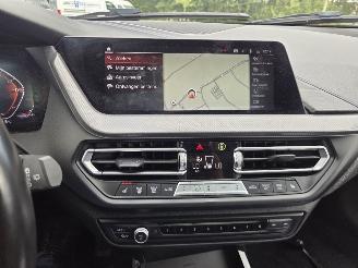 BMW 1-serie 118i  M-SPORTPAKKET / PANO / SPORTSTOELEN picture 28