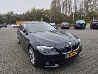 BMW 5-serie 525d M-SPORT / PANO / HEAD UPP picture 3