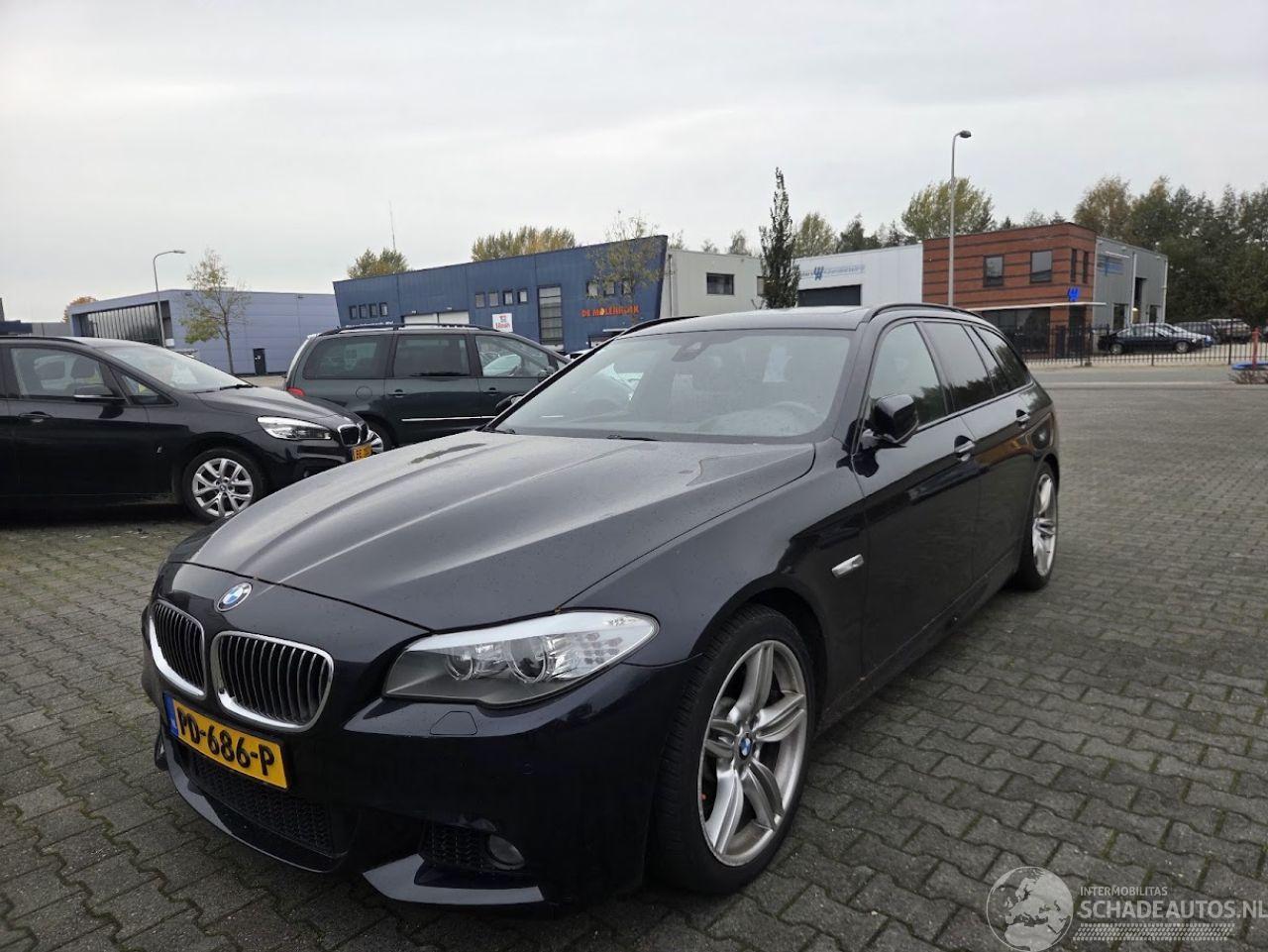 BMW 5-serie 525d M-SPORT / PANO / HEAD UPP