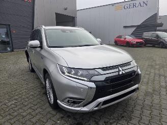 Mitsubishi Outlander 2.4 PHEV Pure+ 169KW - AWD / CAMERA / NAVI / STOELVERW picture 10
