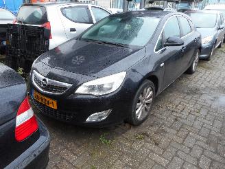 Schadeauto Opel Astra 1.4 turbo benzine 2011/8