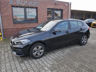 krockskadad bil auto BMW 1-serie 116 d ADVANTAGE LED VIRTUAL COCKPIT. 2023/3