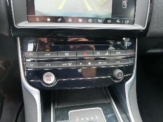 Jaguar XE R SPORT MOTOR ROOKT BIJ RIJDEN!!! picture 13