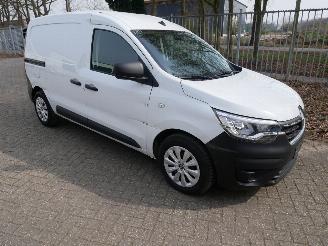 Vaurioauto  passenger cars Renault Express  2024/7