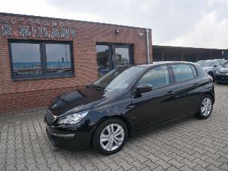 Damaged car Peugeot 308  2015/8