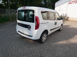 Fiat Doblo 5 PERSOONS MOTORSCHADE picture 3
