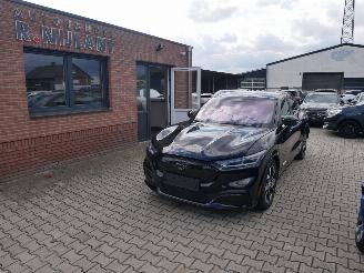 krockskadad bil auto Ford Mustang Mach-e PREMIUM AWD LEER PANORAMADAK B & O 2021/6