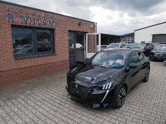 Damaged car Peugeot 208 GT PANORAMADAK HALF LEER ACC APPLE CARPLAY 2023/5