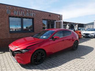 Damaged car Mazda 3 SKYACTIVE X 2020/6