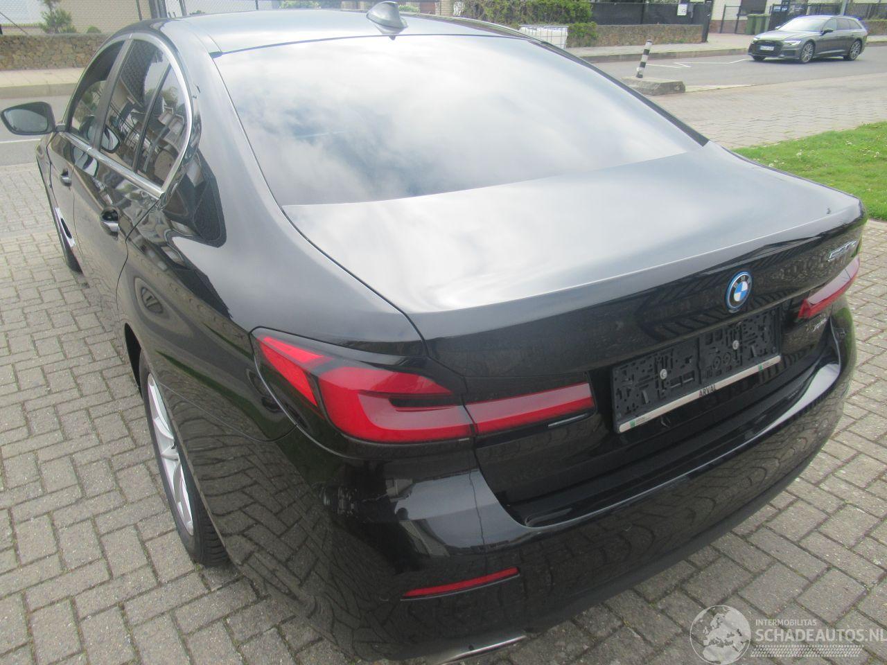 BMW 5-serie 520E Lim. Aut. PluginHybrid  62.241km!! VirtualCockpit Climatronic Leer Navi Camera StoelVerwarming.....
