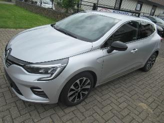 krockskadad bil auto Renault Clio Tce 90 Techno  Climatronic HalfLeer Navi Camera AmbientLight 2023/1