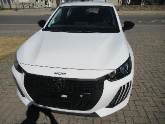 škoda osobní automobily Peugeot 208 1.2 Hybrid 22.025km Klima CruiseControl Pdc Navi>Android Auto/Carplay 2025/3