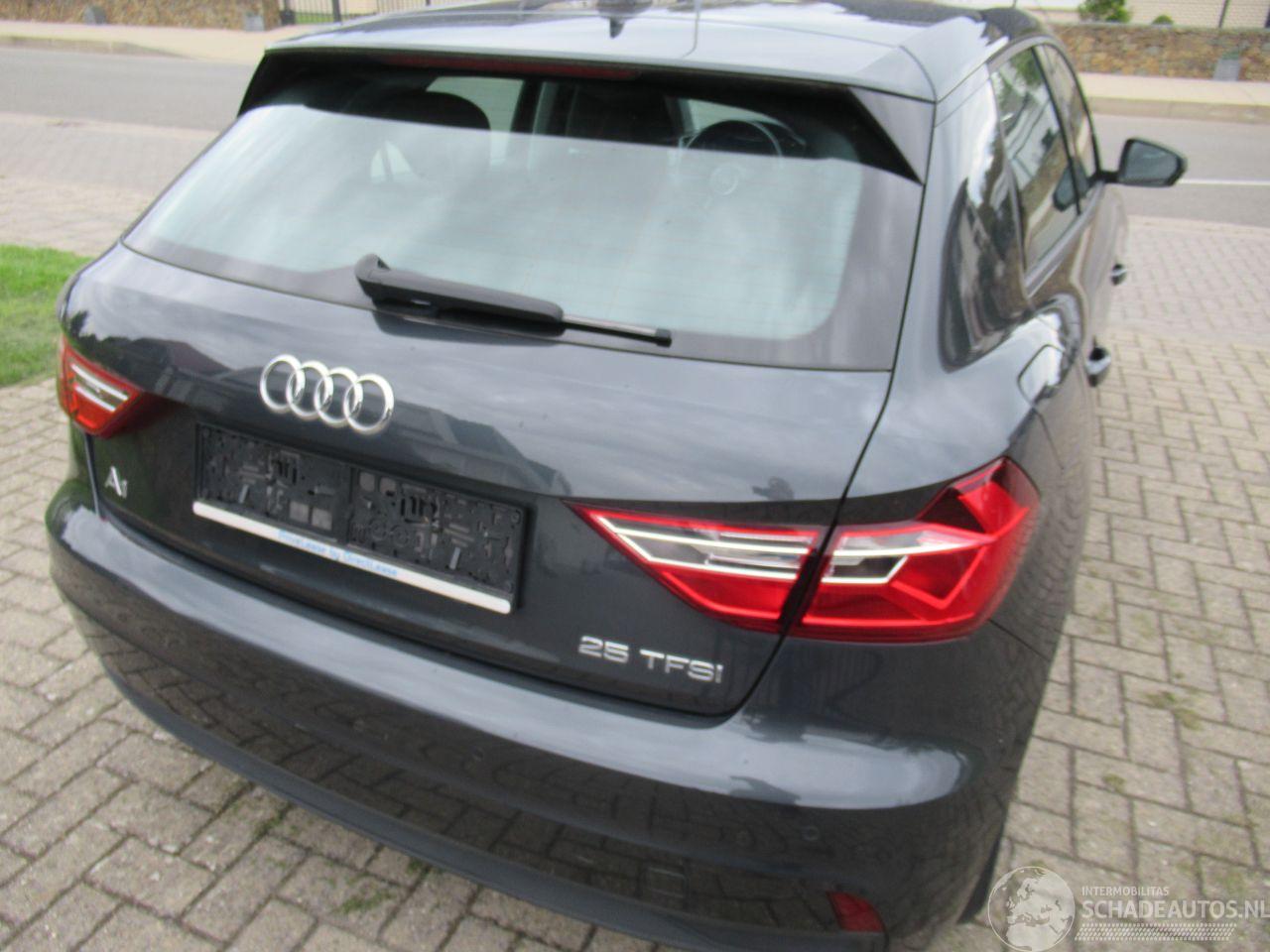 Audi A1 25TFSi SportBack 29.274km!! VirtualCockpit Airco FrontAssist CruiseControl Pdc Android-Auto Navi-Voorbereid