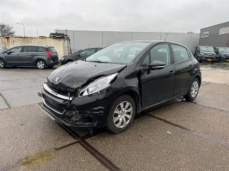 krockskadad bil auto Peugeot 208 1.2 PureTech Active 2016/9