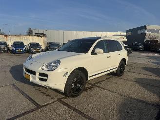 Vaurioauto  passenger cars Porsche Cayenne 4.5 S 2004/3