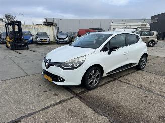 Damaged car Renault Clio 0.9 Tce  Night&Day 2014/5