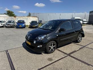 Vaurioauto  passenger cars Renault Twingo 1.2 16 collection 2013/1