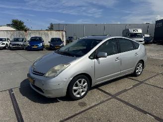 damaged passenger cars Toyota Prius 1.5 VVT-I 2006/8
