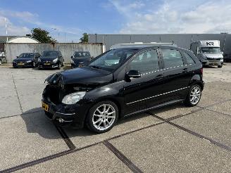 uszkodzony samochody osobowe Mercedes B-klasse B180 automaat 2010/8