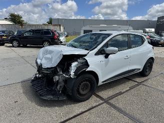 Schadeauto Renault Clio 1.5 DCI Eco Authentique 2016/1