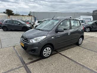 Vaurioauto  passenger cars Hyundai I-10 1.o i-Drive Cool 2013/8