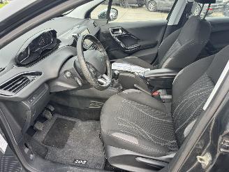 Peugeot 208 1.2 VTI Envy 5drs picture 5