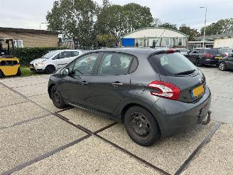 Peugeot 208 1.2 VTI Envy 5drs picture 4
